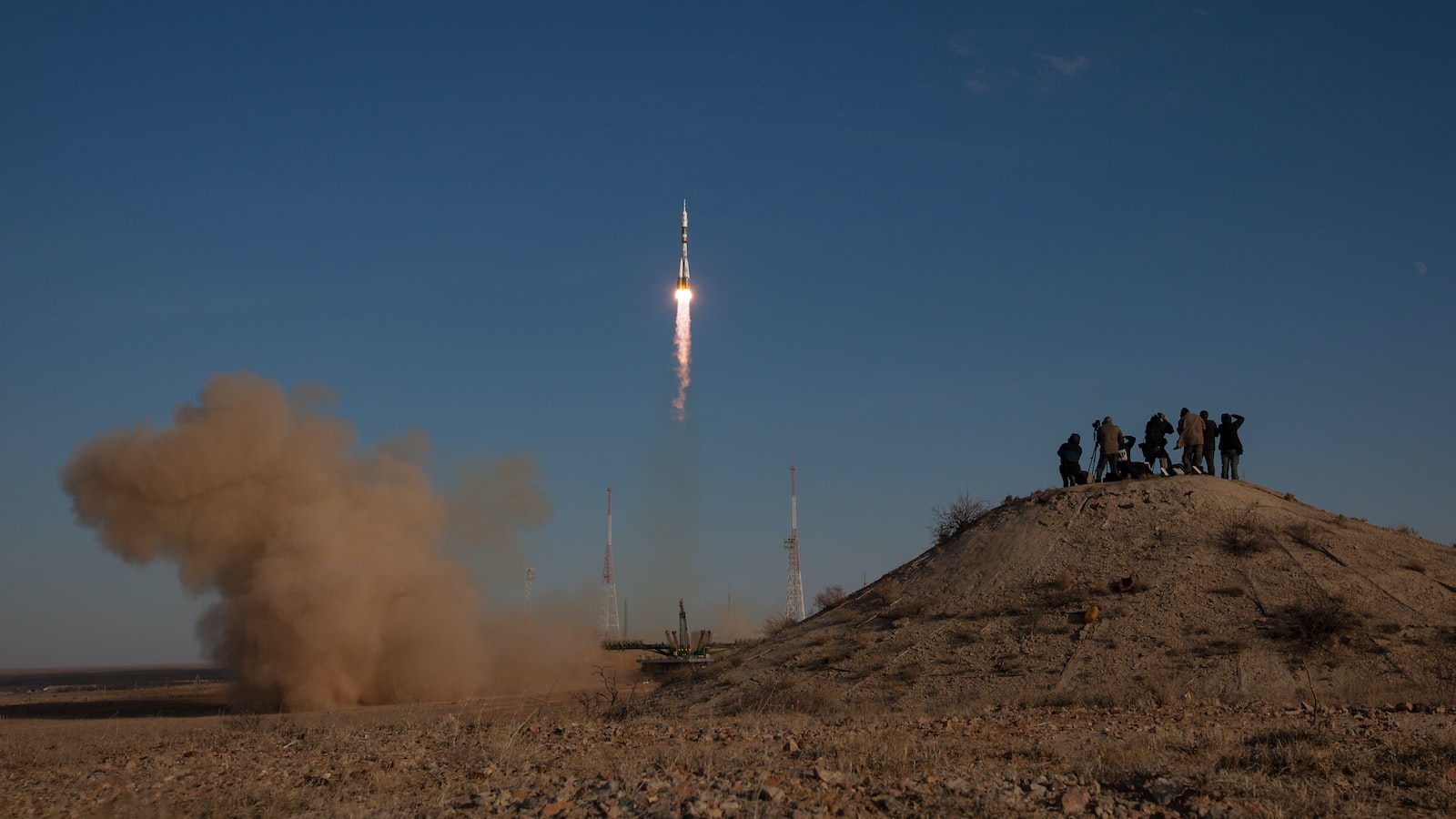 Orion Splashes Down in Pacific, Ending NASA’s Historic Artemis 1 Moon Mission