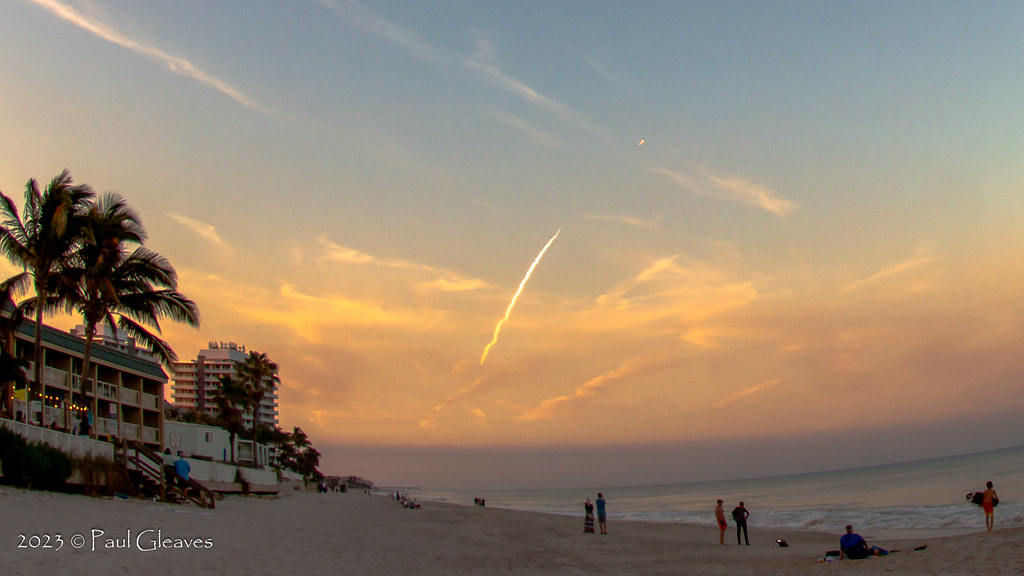 SpaceX unveils “V2 Mini” Starlink satellites with quadruple the capacity