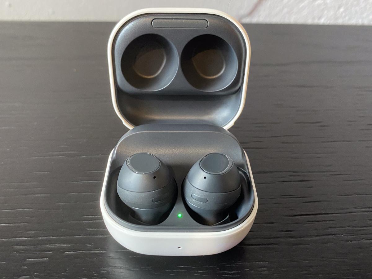 The Samsung Galaxy Buds FE earbuds have never been this cheap before